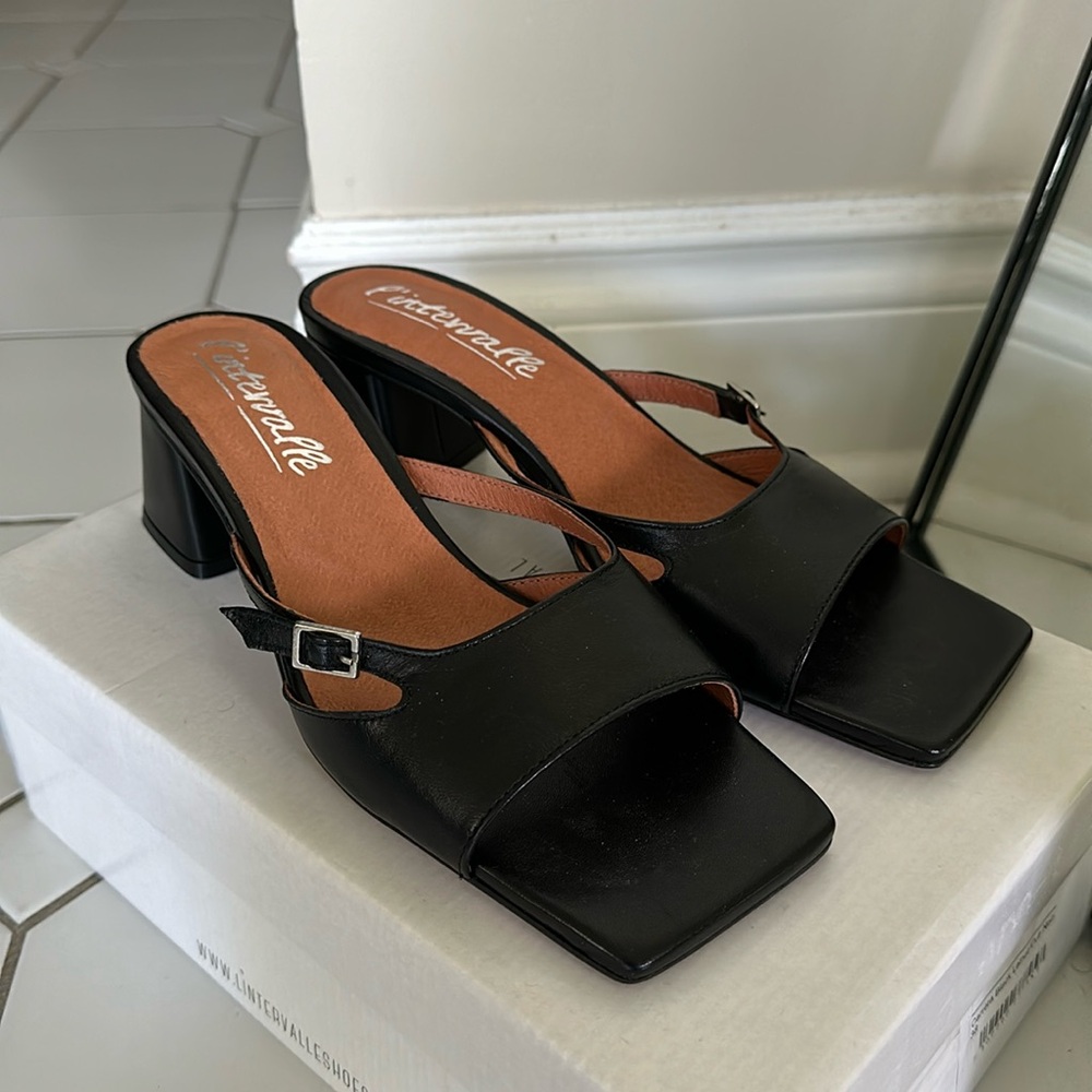 Lintervalle leather sandals